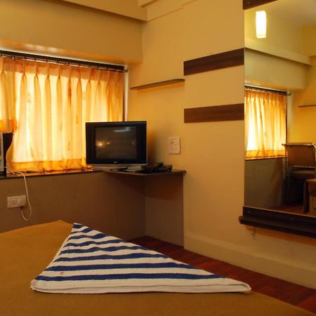 Hotel Golden Palace Pvt Ltd 뭄바이 외부 사진